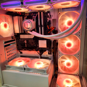 9800x3d 게이밍 컴퓨터 반본체 팝니다