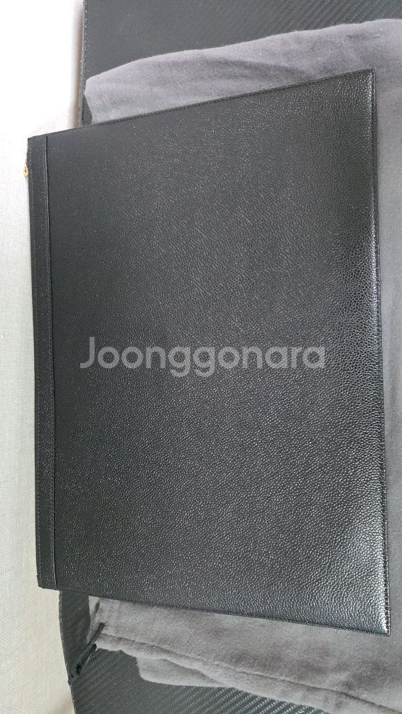 톰브라운 클러치백 라지 블랙페인 판매합니다--1