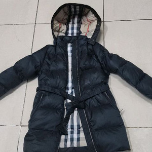 버버리키즈 디테처블 롱패딩 6y 사용감있음