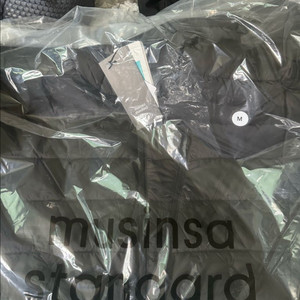 무신사 스탠다드 시티 레저 후드 라이트 다운 자켓 블랙