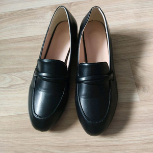 깔끔한 검정색 로퍼 힐 구두 240