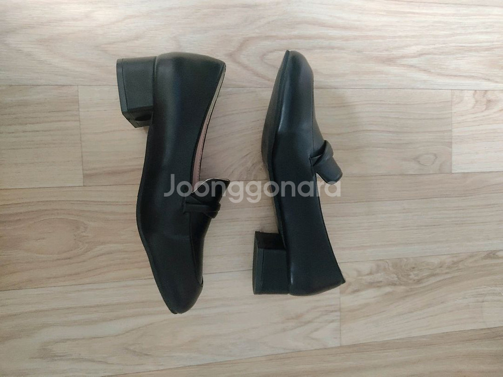 깔끔한 검정색 로퍼 힐 구두 240--2