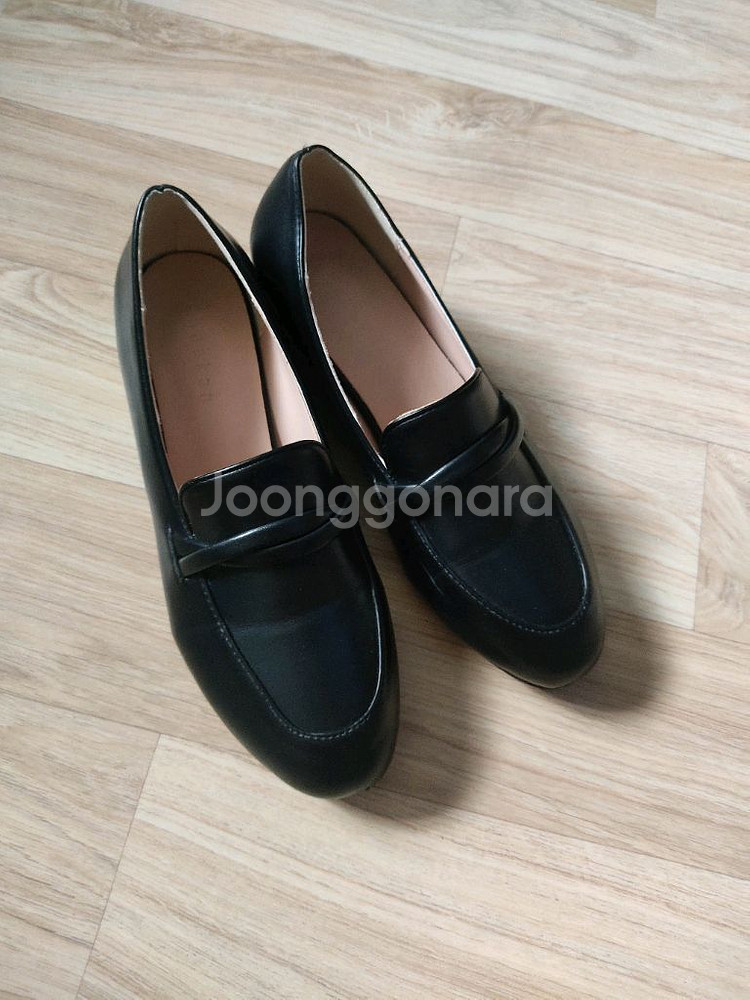 깔끔한 검정색 로퍼 힐 구두 240--1