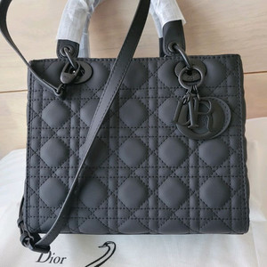 디올 레이디백st 매트블랙 새상품