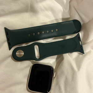 애플워치se2 스타라이트 GPS 40mm 팝니다.