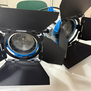 ARRI 650 plus 조명 2개+A스탠드 2개