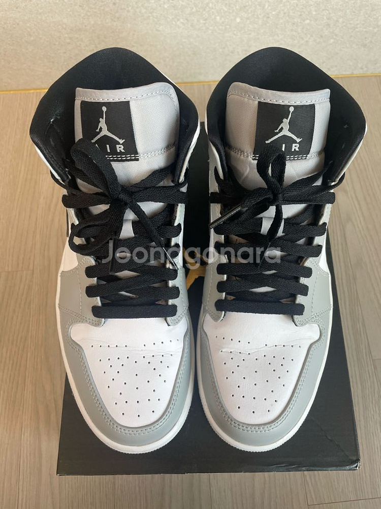 나이키 조던1 미드 라이트스모크 그레이 팝니다.(265--2