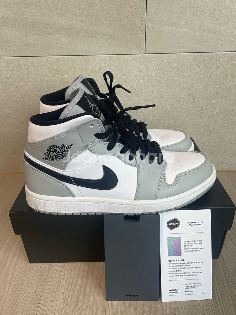 나이키 조던1 미드 라이트스모크 그레이 팝니다.(265--0