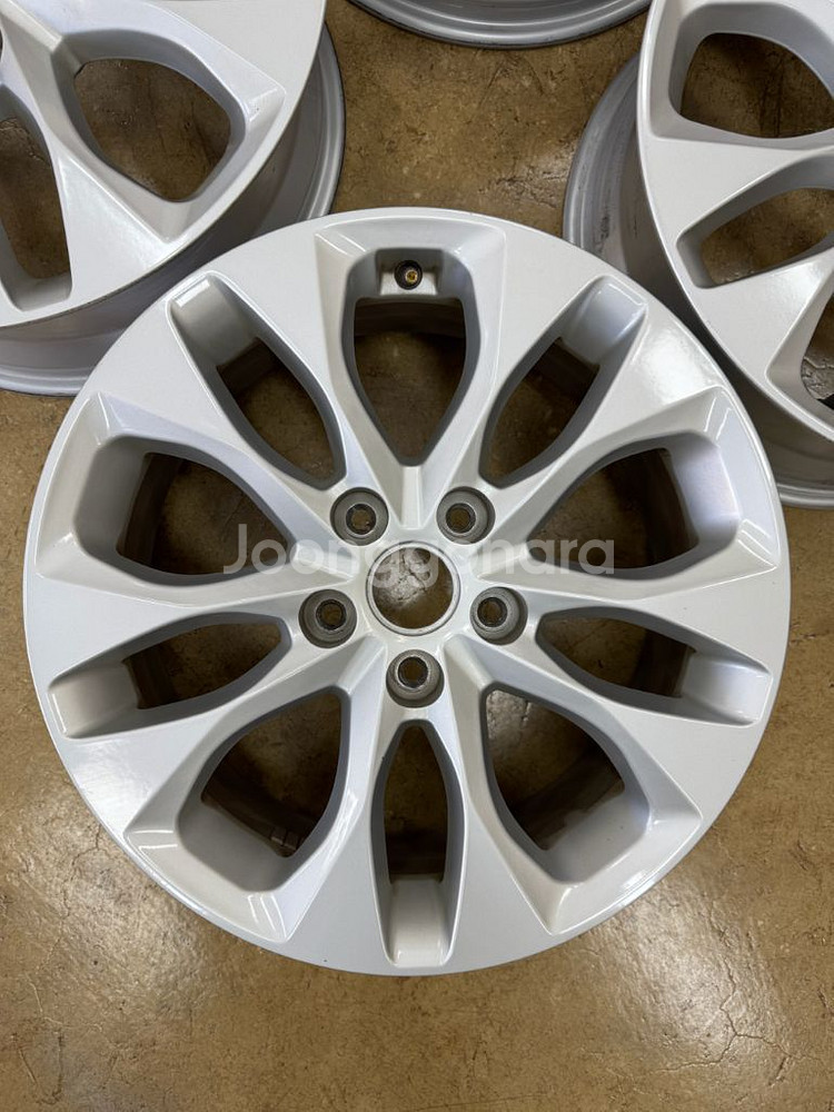 기아 K8 17인치 순정휠세트 팝니다--1