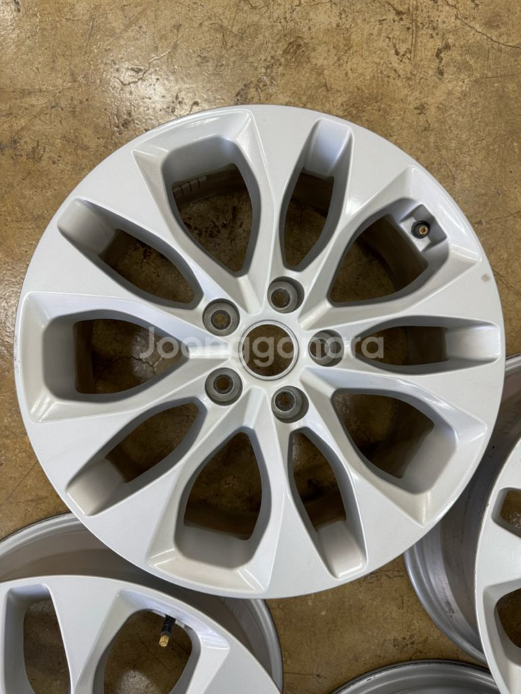 기아 K8 17인치 순정휠세트 팝니다--4