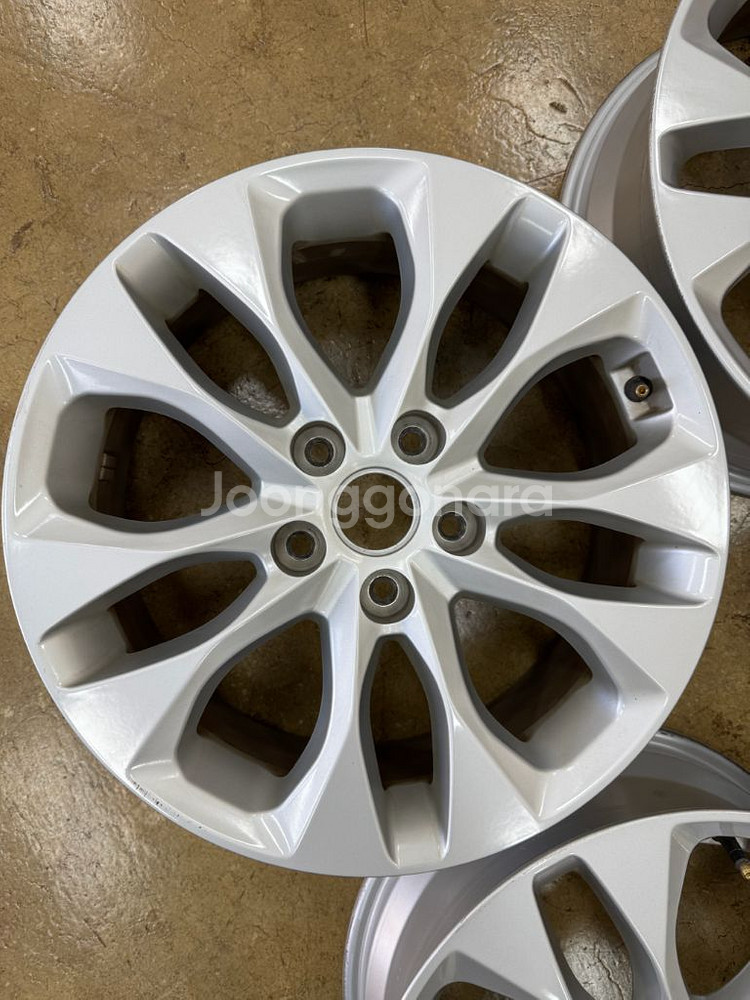 기아 K8 17인치 순정휠세트 팝니다--3