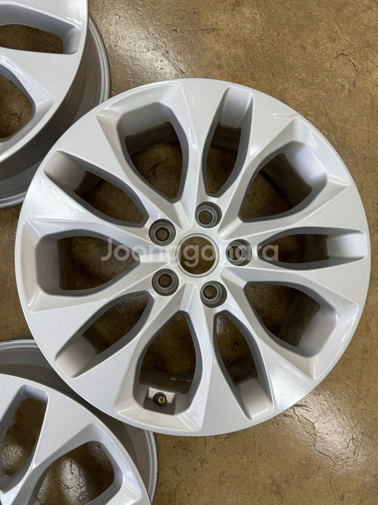 기아 K8 17인치 순정휠세트 팝니다--2