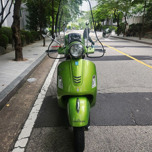 베스파300 슈퍼 애플그린 판매합니다.