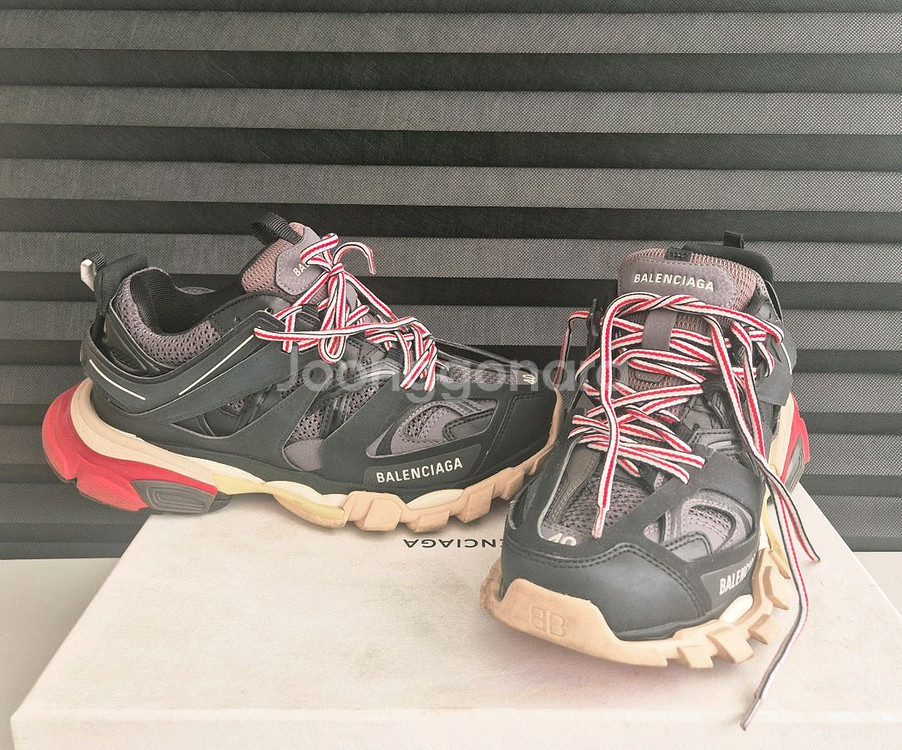 발렌시아가 트랙 스니커즈 37--0