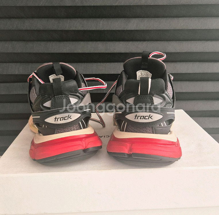 발렌시아가 트랙 스니커즈 37--3