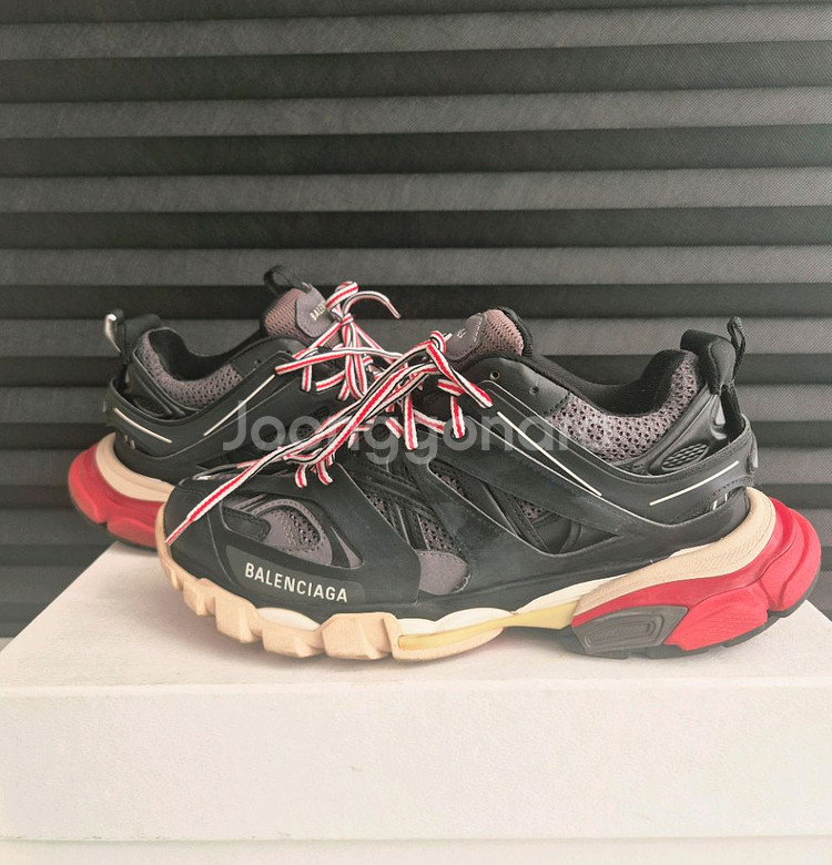 발렌시아가 트랙 스니커즈 37--1