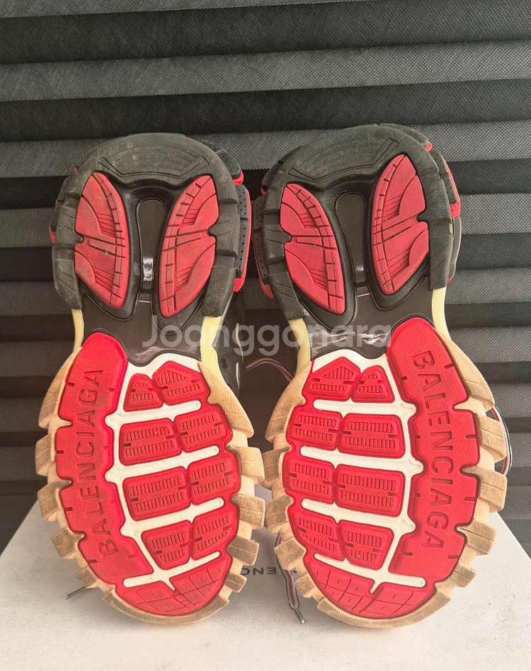 발렌시아가 트랙 스니커즈 37--5