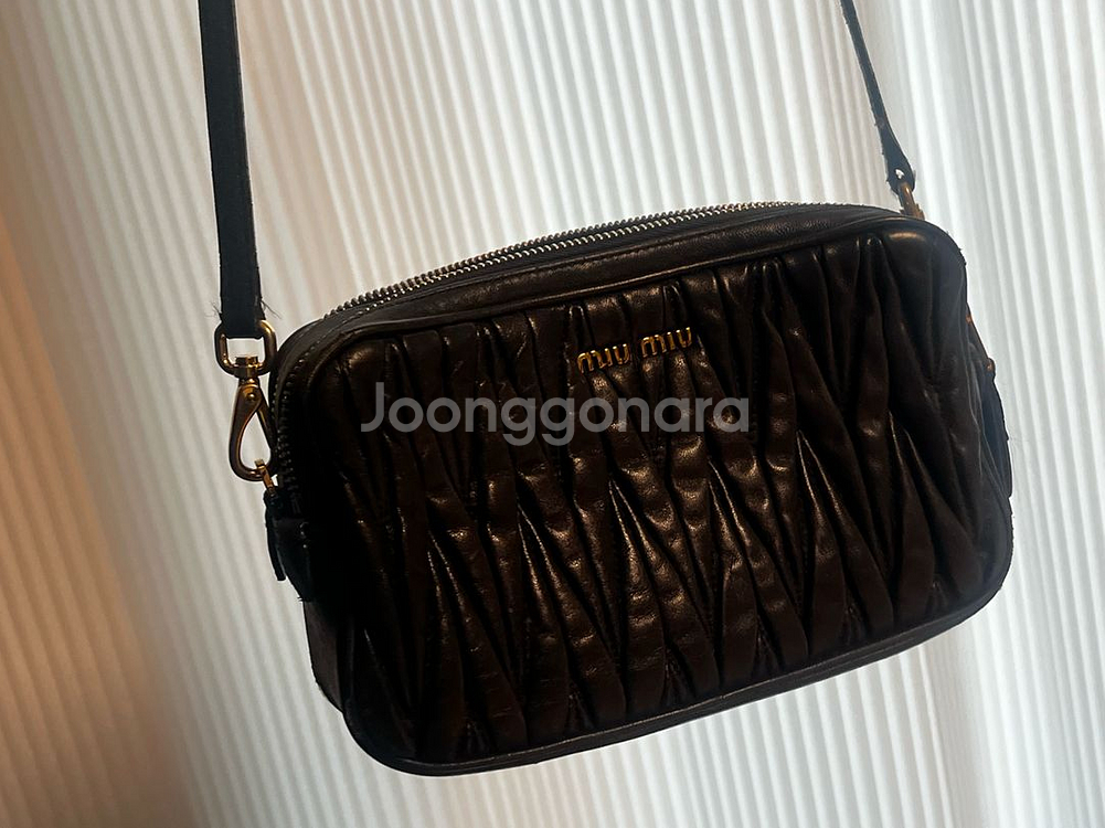 정품 미우미우 마테라쎄 크로스백--0