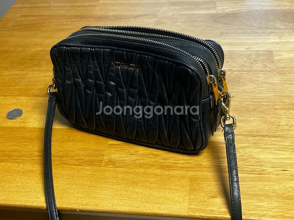 정품 미우미우 마테라쎄 크로스백--2