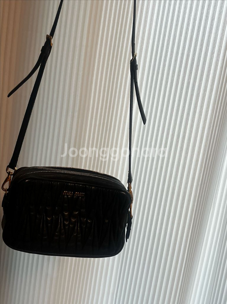 정품 미우미우 마테라쎄 크로스백--1