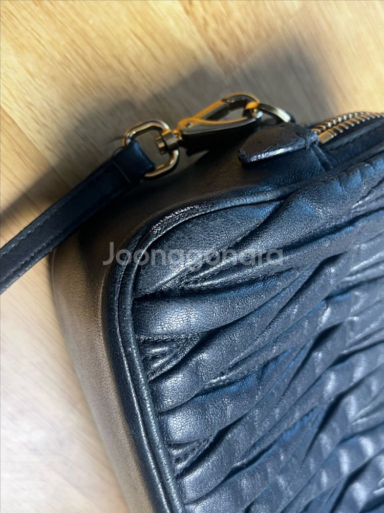 정품 미우미우 마테라쎄 크로스백--5