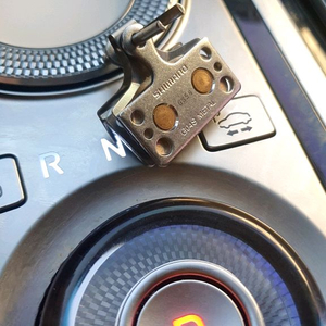 시마노 G04s 메탈패드