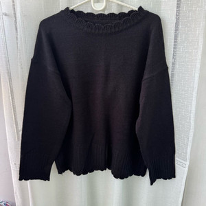 검정색 물결넥 니트 프리 예뻐요