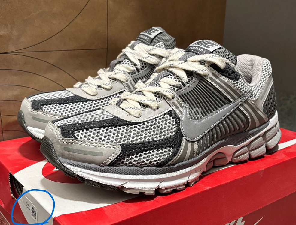 [260]새상품급 나이키 줌보메로5PRM라이트아이언오어--1