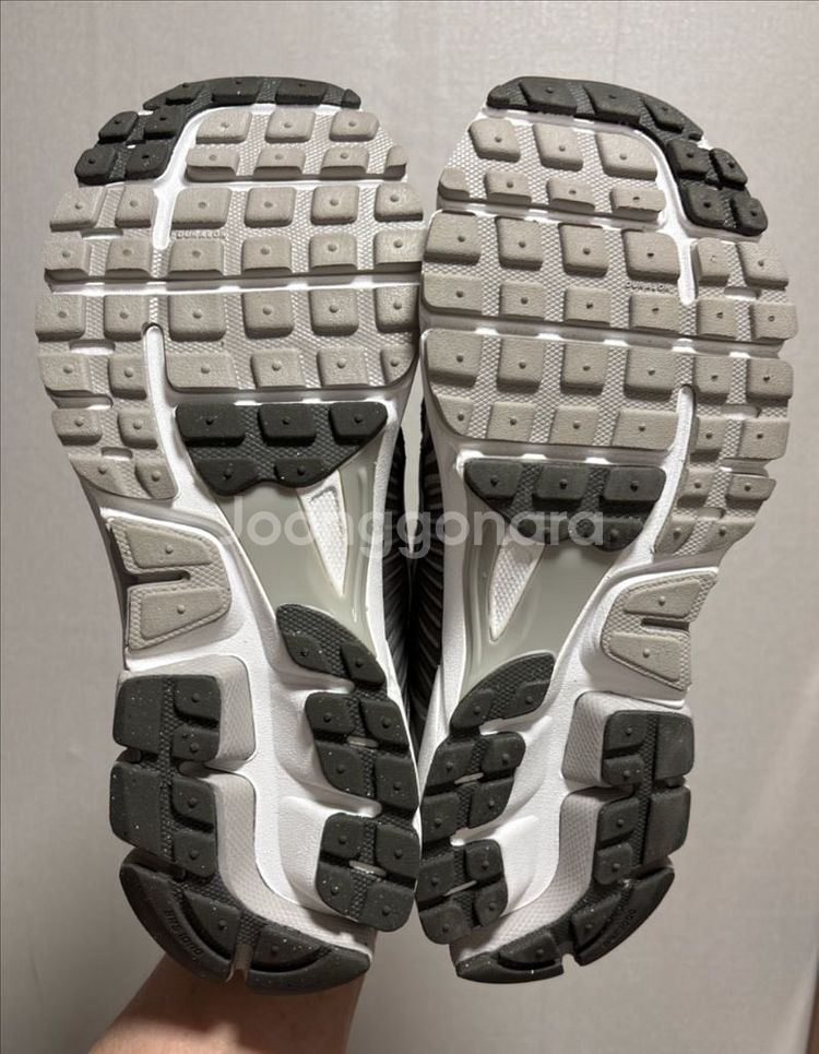 [260]새상품급 나이키 줌보메로5PRM라이트아이언오어--4