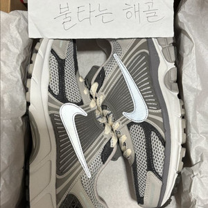 [260]새상품급 나이키 줌보메로5PRM라이트아이언오어