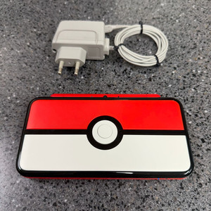 닌텐도 2DS XL 몬스터볼 에디션