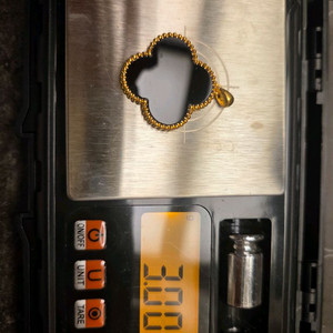 18k블랙네잎팬던트25mm=짐있어요.=한점.새상품