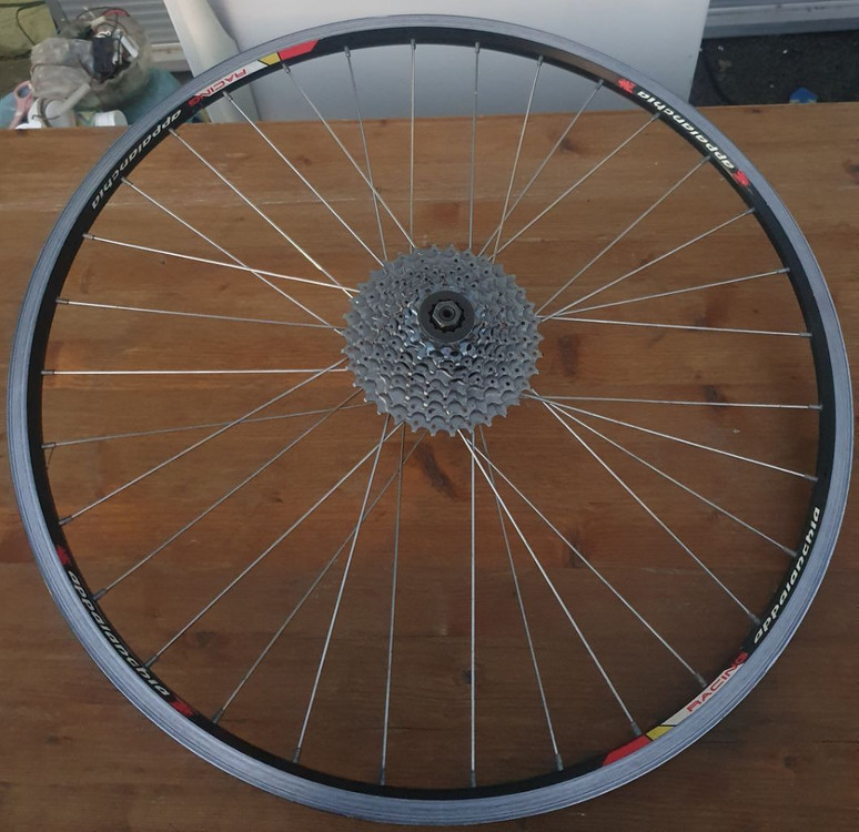 22인치 자전거휠 한대분(삼천리 아팔난치아)--1