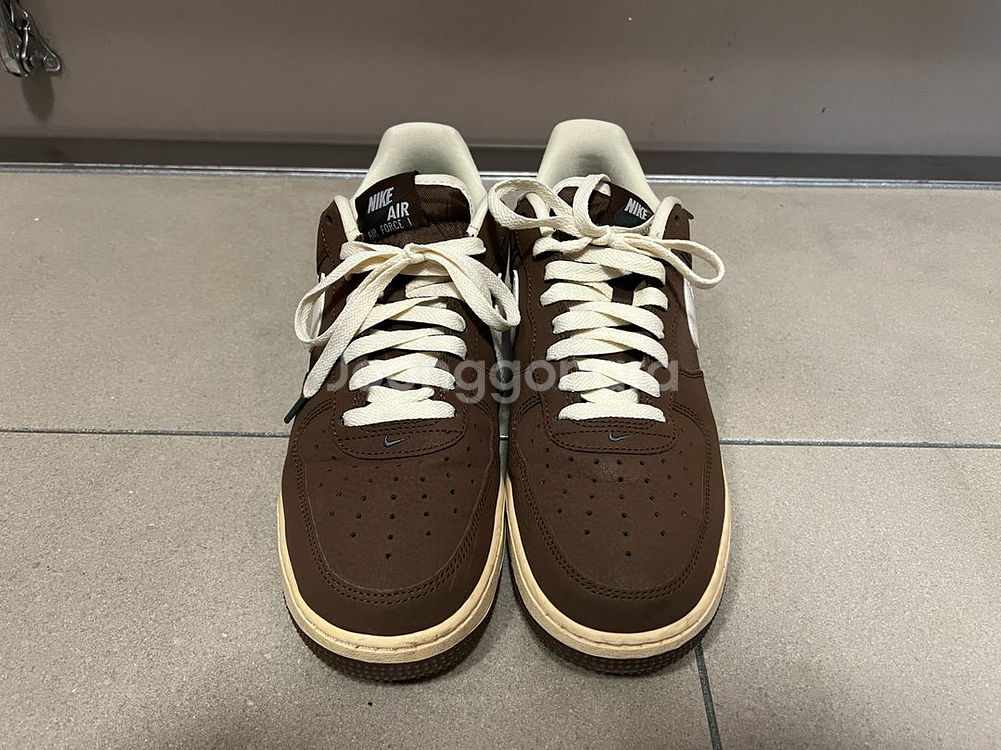 나이키 에어포스1 카카오 와우 코코넛밀크 260--1