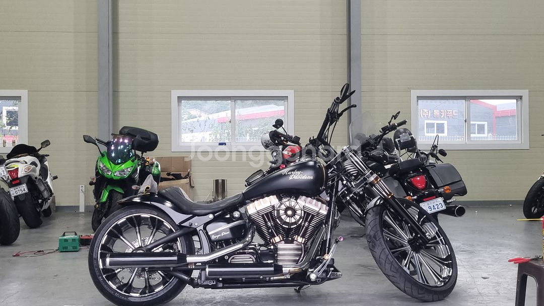 번호판이전 할리 브레이크아웃fxsb 13년식풀튜닝--7