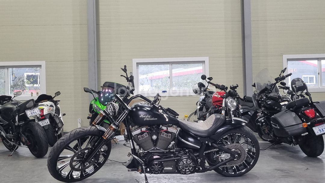 번호판이전 할리 브레이크아웃fxsb 13년식풀튜닝--3