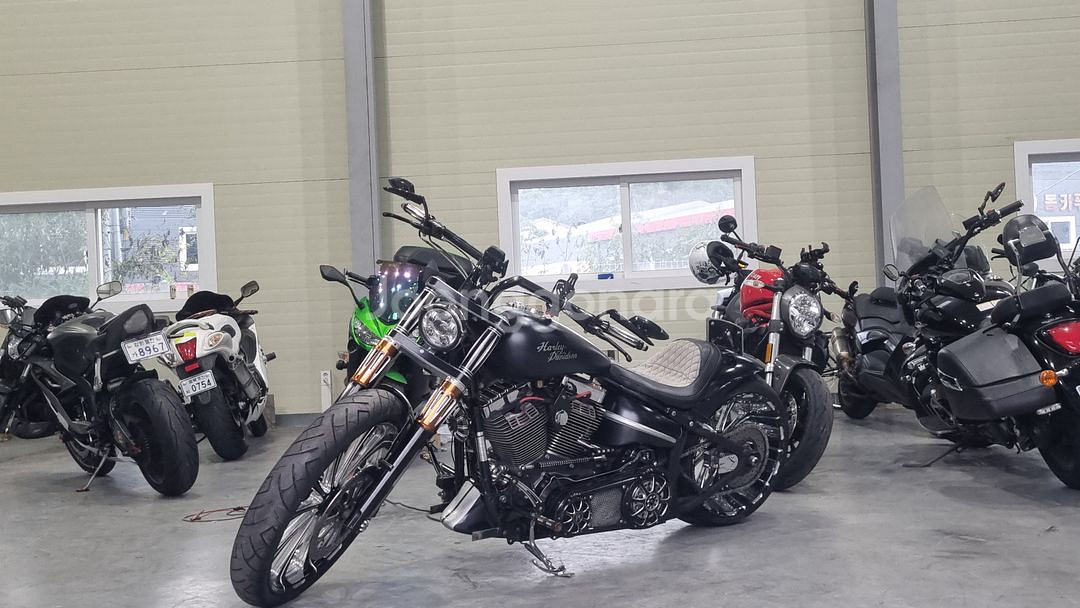 번호판이전 할리 브레이크아웃fxsb 13년식풀튜닝--2