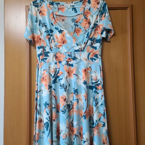 꽃무늬 하늘색 원피스