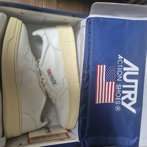 오트리 스니커즈