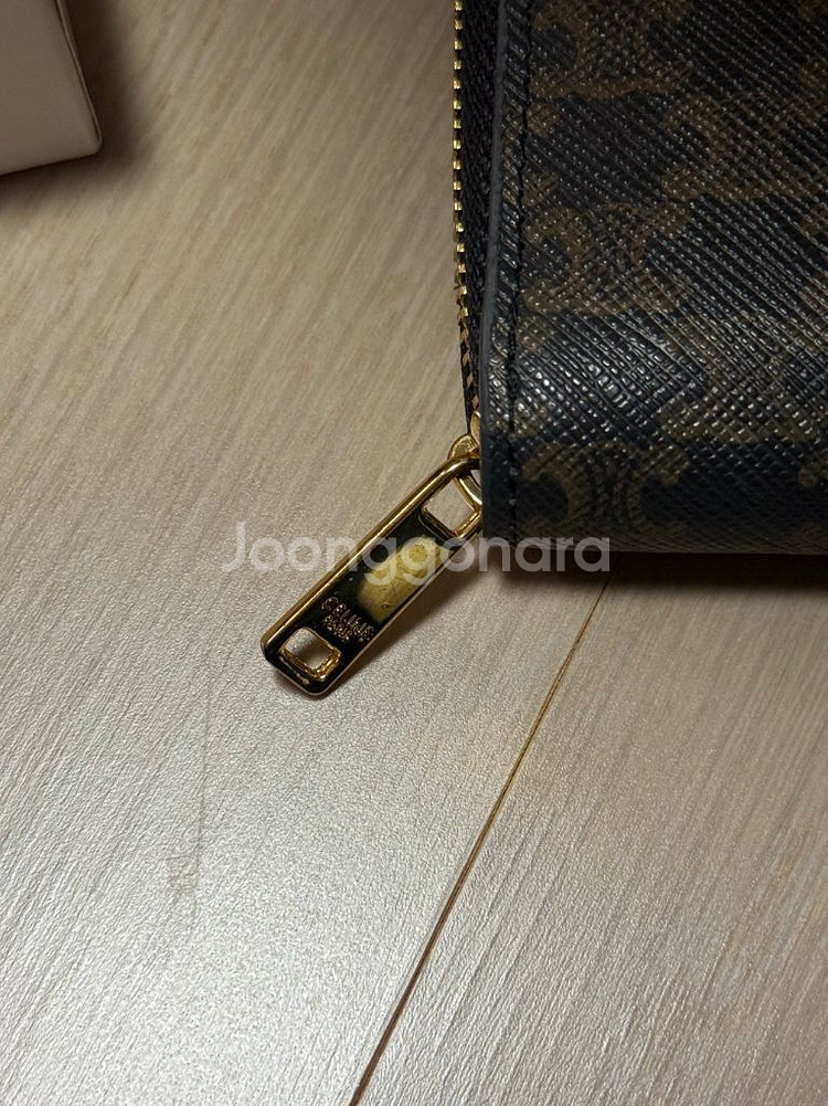 셀린느 트리오페 지퍼 반지갑--1