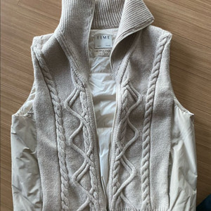 타임 베이지 패딩 베스트