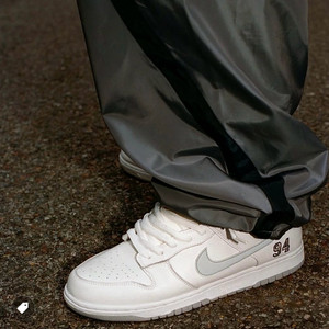 슈프림 x 나이키SB 덩크로우 260 새제품