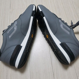 발리스니커즈 남성260