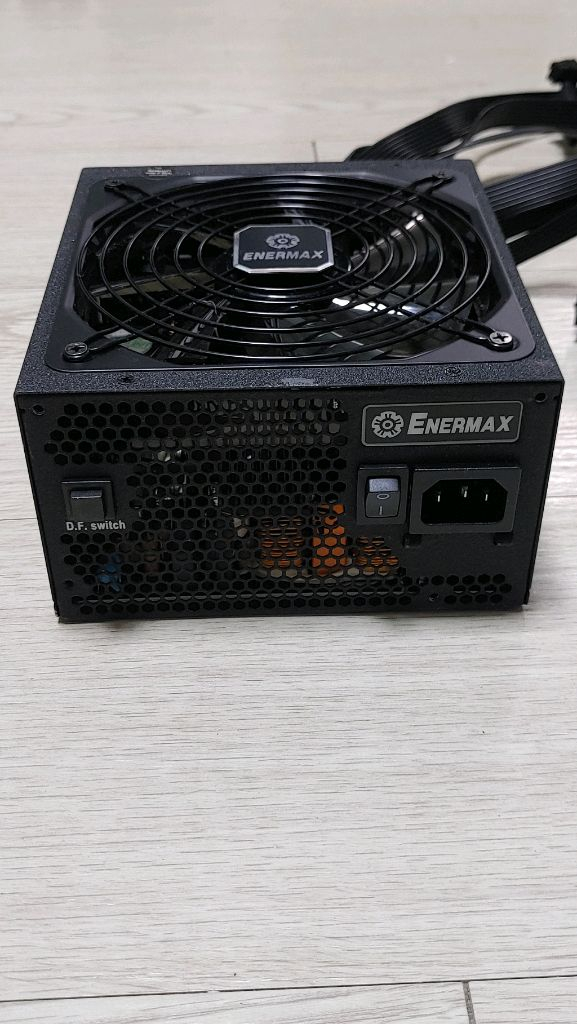 에너맥스 750W 풀모듈러 파워 80PLUS 골드--3