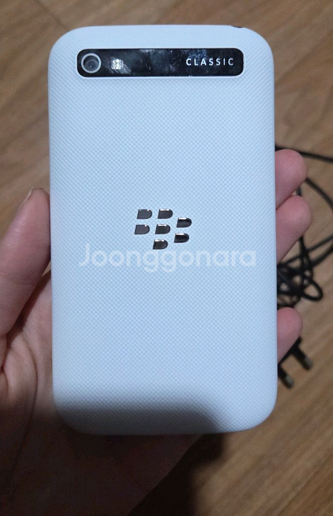 블랙베리 클래식 Q20 화이트 팝니다--1