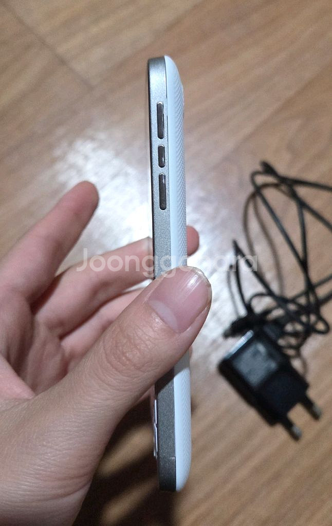 블랙베리 클래식 Q20 화이트 팝니다--2