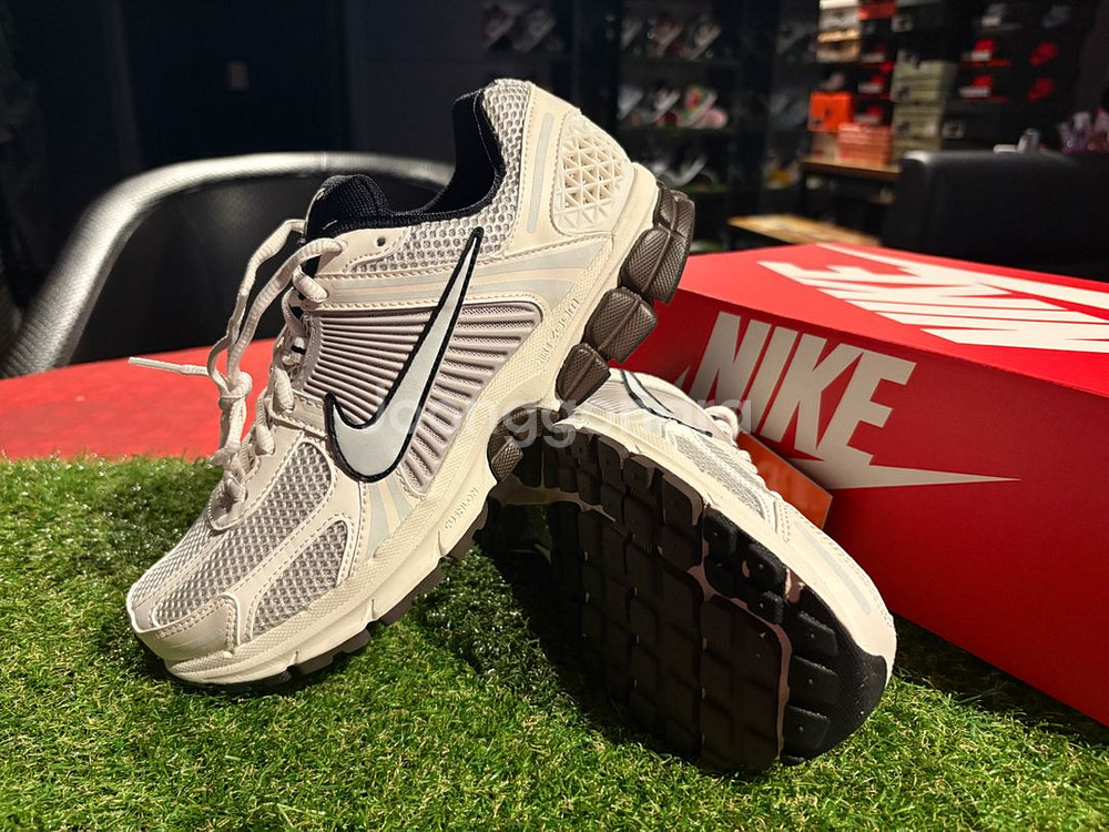 [새상품]나이키 줌보메로5 정가이하 (w280)--0