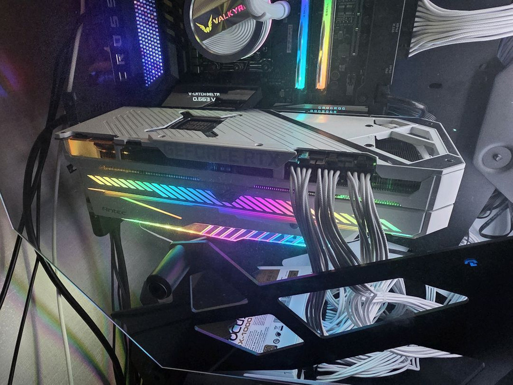 ROG 스트릭스 3090 24GB 화이트 팝니다--3