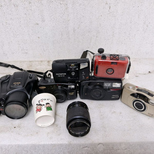 카메라 6개 렌즈 1개 입니다