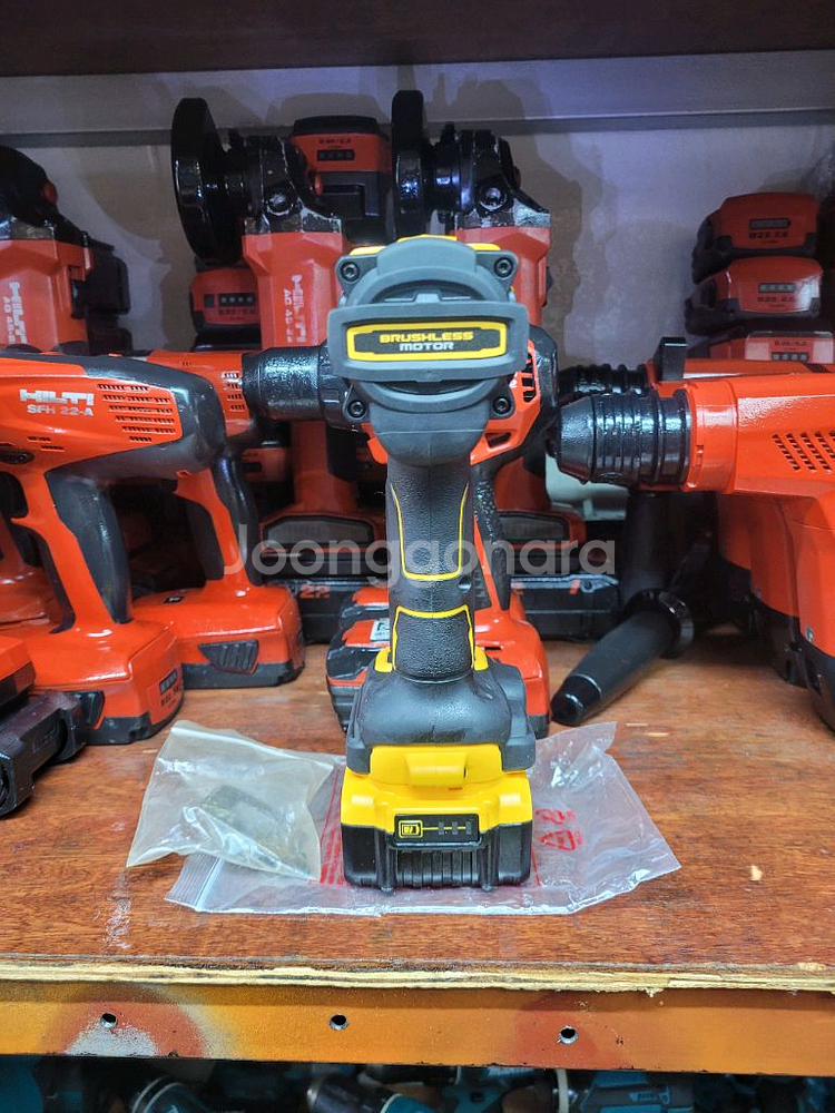 디월트충전임팩렌치DCF922 미드토크 속도조절 미사용신--4